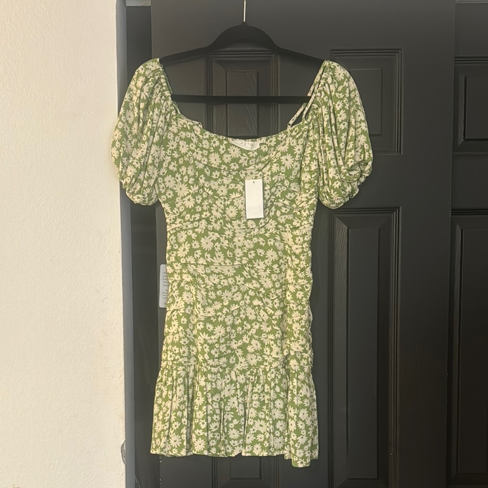ASTR Green Floral Dress with Puff Sleeves